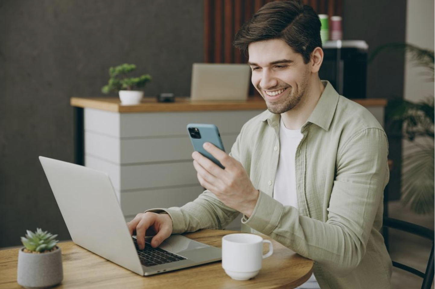 Desarrollar hábitos de mantenimiento regular es otra forma de  responder a la pregunta de cómo tener más espacio en el iPhone. Revisa tu almacenamiento mensualmente, elimina contenido innecesario y aprovecha las herramientas de optimización integradas en el sistema. Con estas prácticas podrás maximizar el almacenamiento de tu celular y podrás disfrutar de él plenamente.